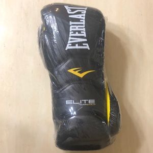 Everlast’s Elite Hook & Loop Training Gloves